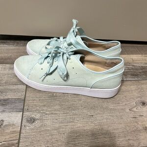 Vionic Keke women's supportive sneakers light blue suede with ribbon laces